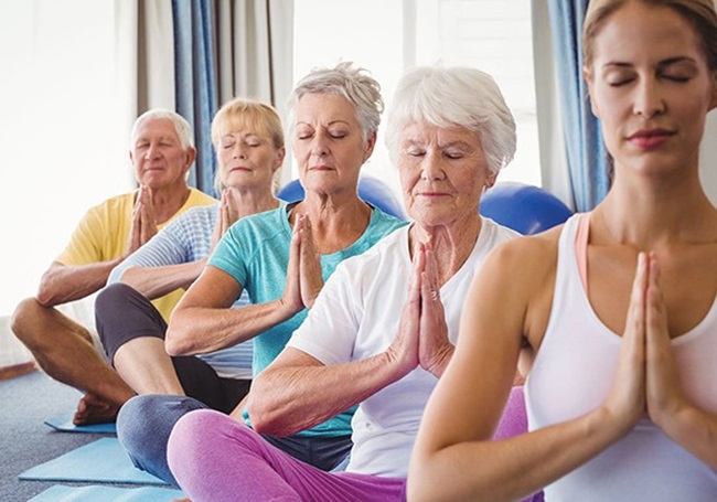 yoga người cao tuổi